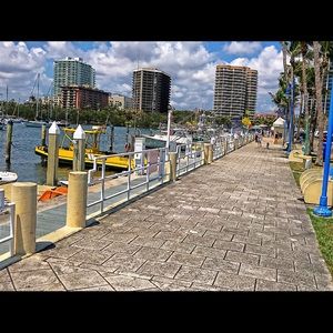 Meet your Posher, Moe